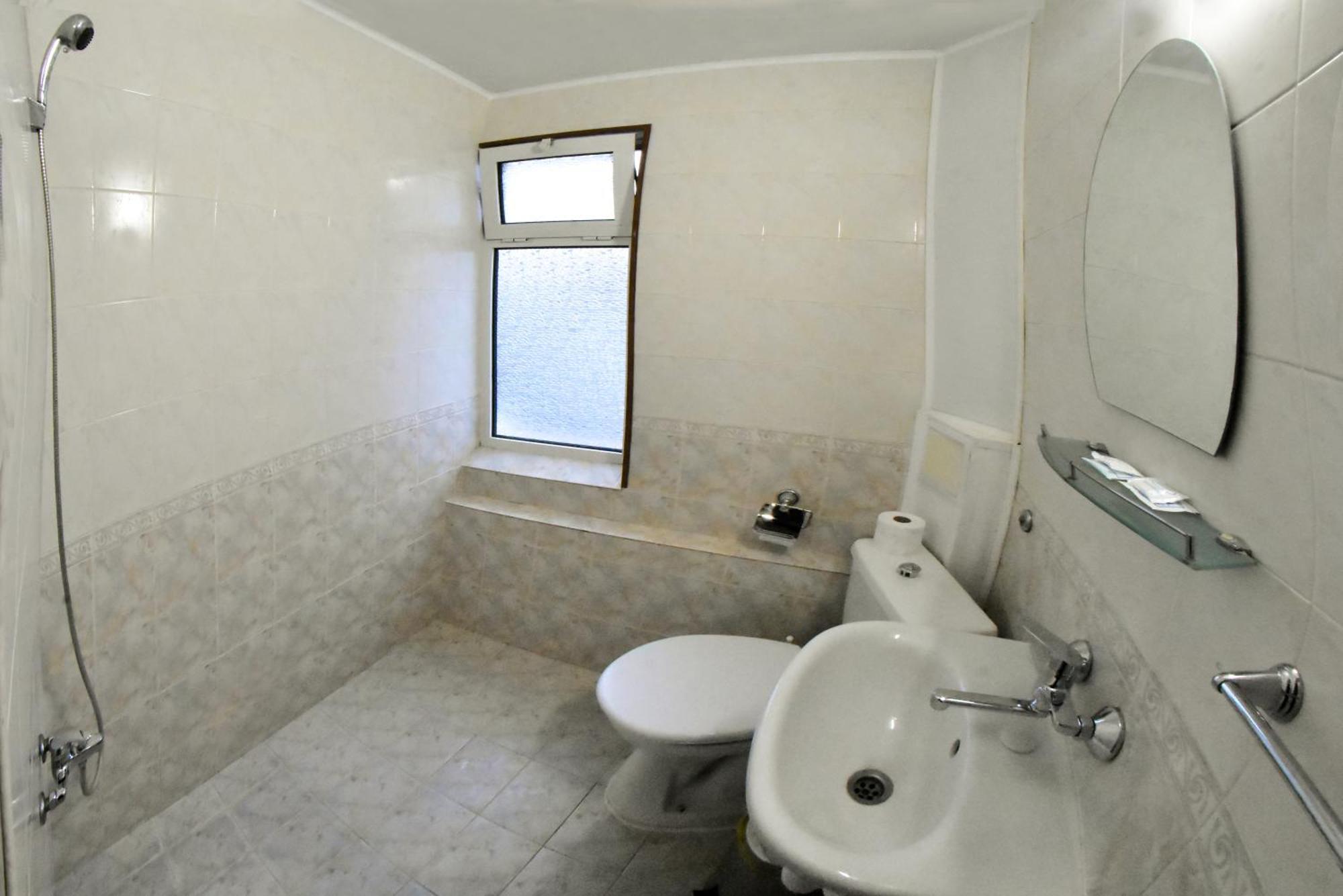Hotel Rade 1 Vratsa ภายนอก รูปภาพ
