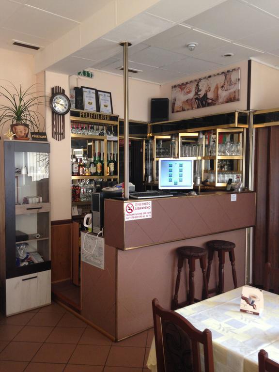 Hotel Rade 1 Vratsa ภายนอก รูปภาพ